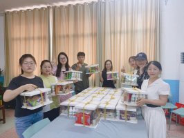 宏恩集团祝全体教职工节日快乐!